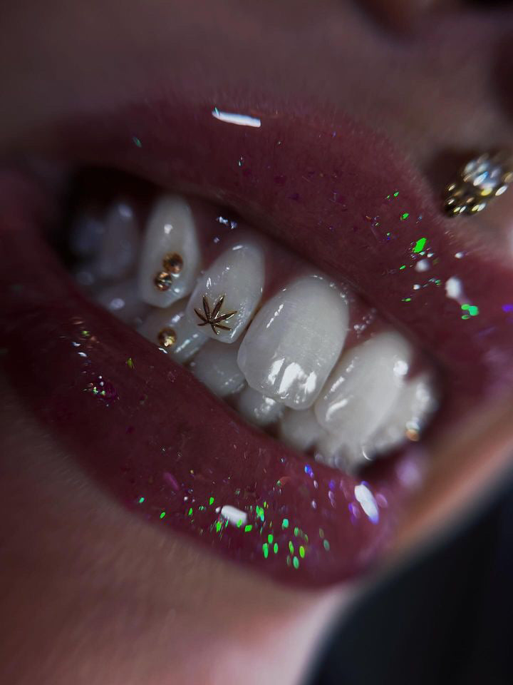 18k Gold Weed Leaf Tooth Gem