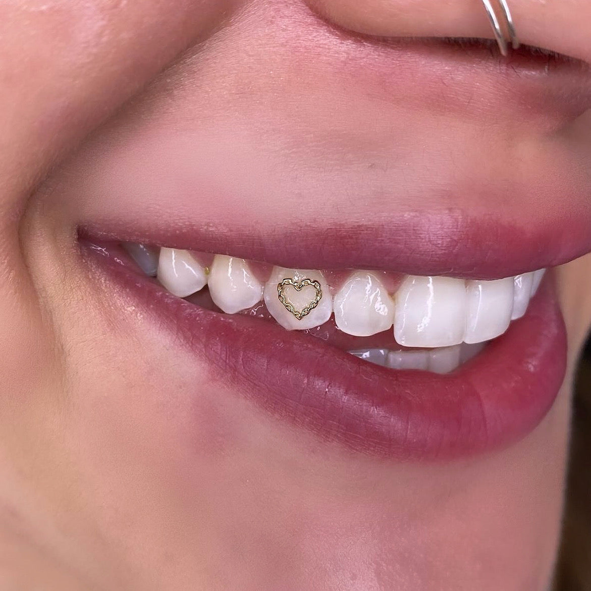 18k Gold Chain Heart Tooth Gem