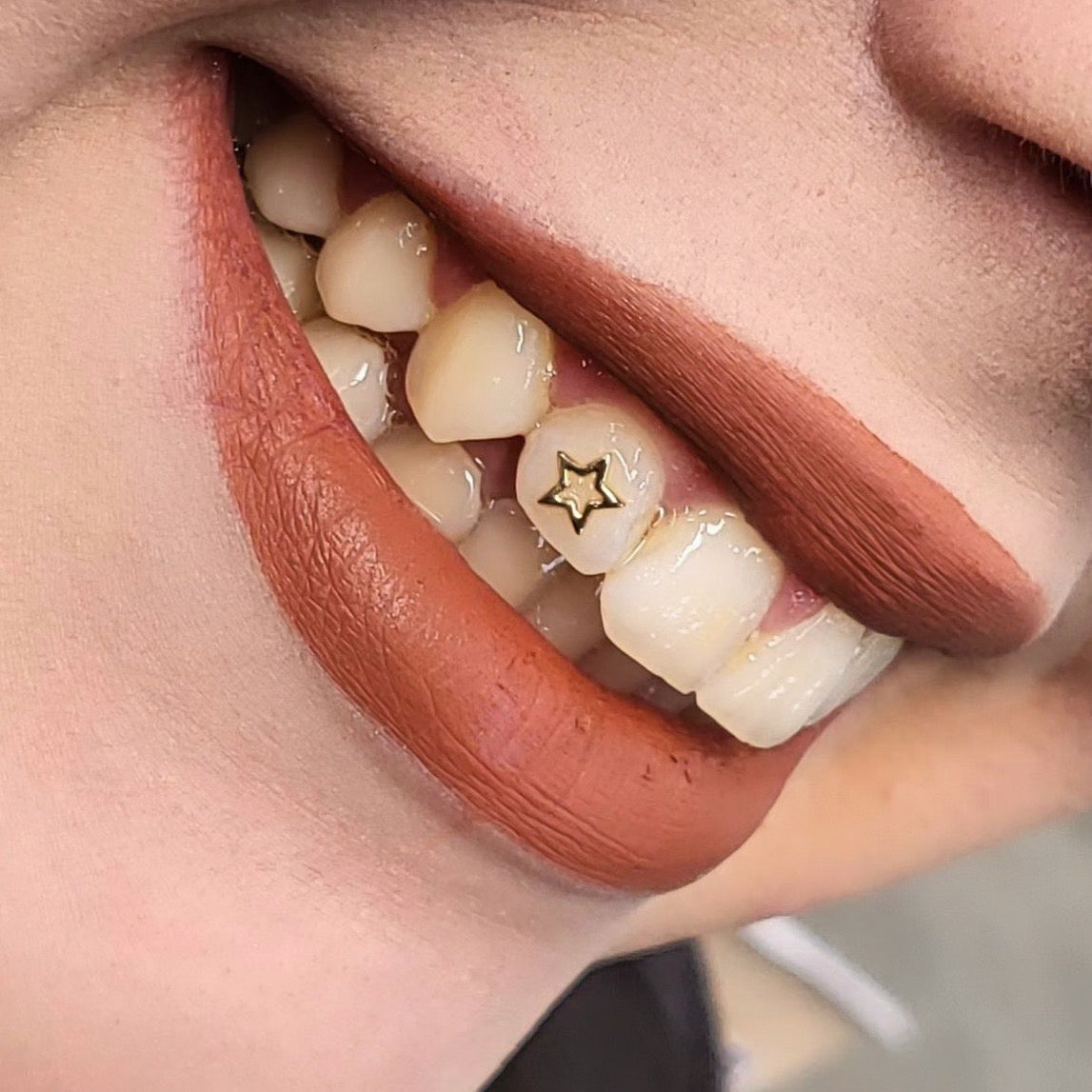 18k Gold Hollow Star Tooth Gem